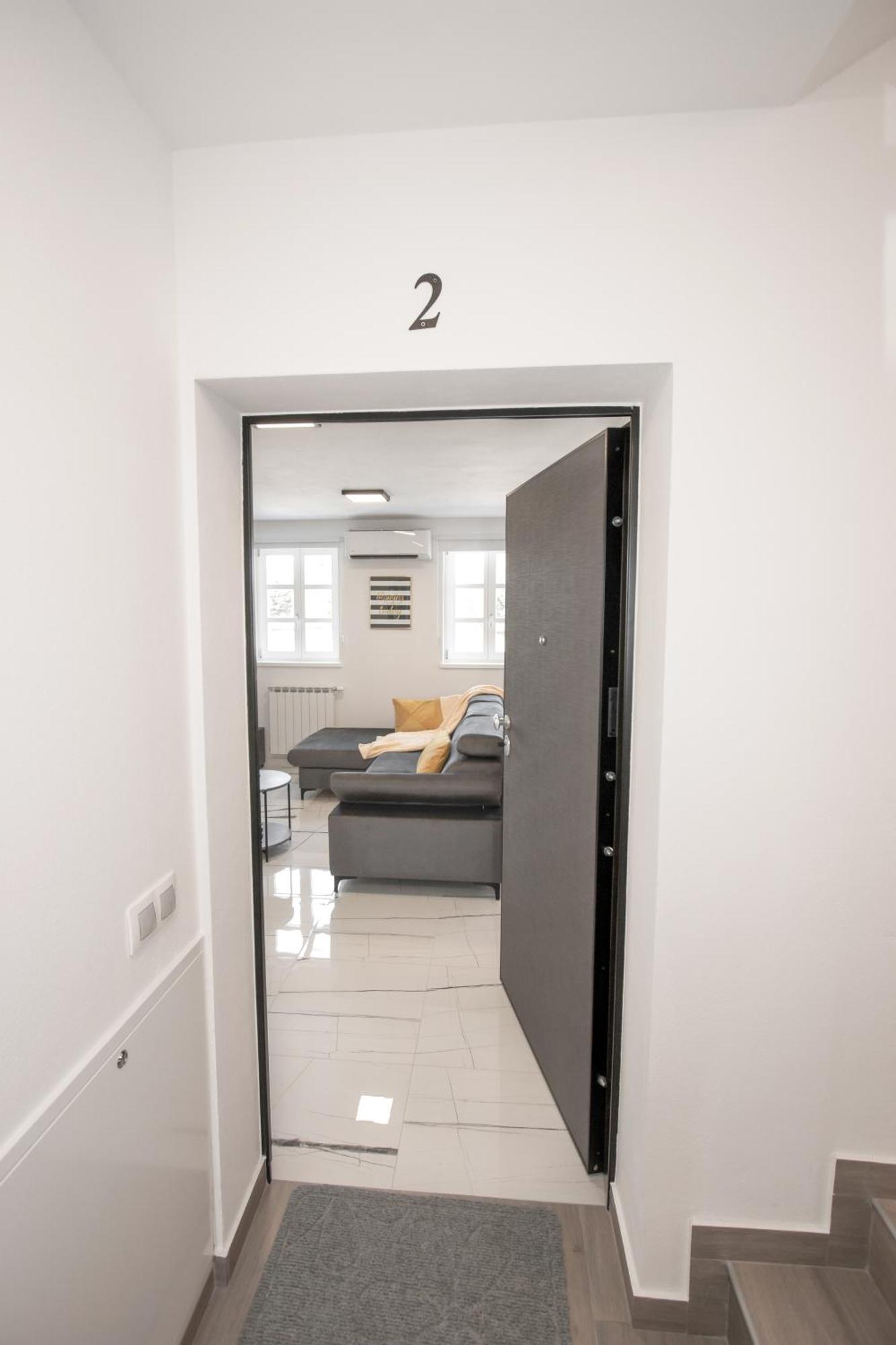Apartmani Kac Karlovac Exterior photo